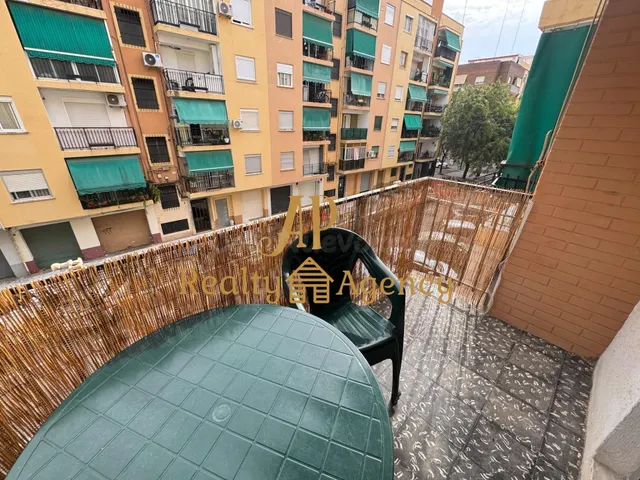 Estupendo piso de 3 habitaciones, con terraza, semi reformado. Zona Marxalenes - General Avilés — 5