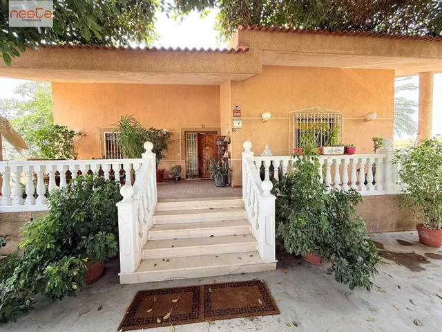 CHALET CON PARCELA, 4 DORM. + 2 BAÑOS CON JARDÍN Y 39 OLIVOS