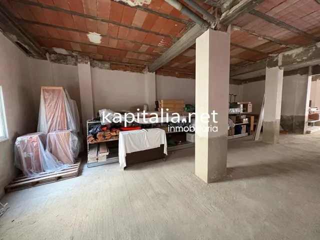 PLANTA BAJA DIAFANA IDEAL PARA CONVERTIR EN VIVENDA A LA VEN - foto 5