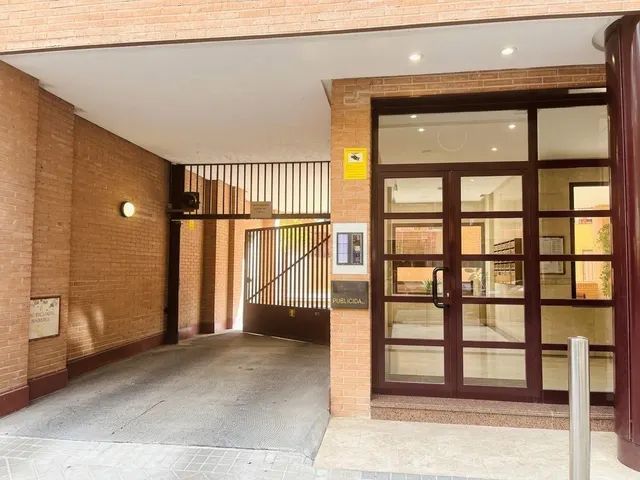 Piso exterior con piscina y muy luminoso en calle Querol,8 — 23