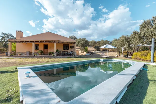CHALET EXCLUXIVO JUNTO AL LAGO EN DEHESA CAMPOAMOR (CASTILBL