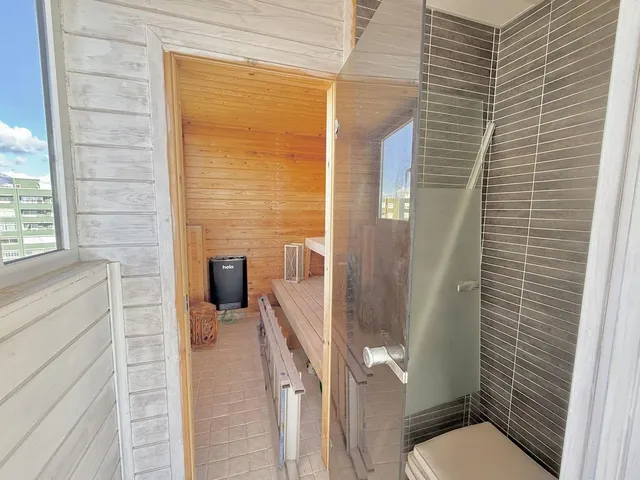 Ático con amplia terraza de 154 m2 y vistas panorámicas en los boliches, Fuengirola — 22