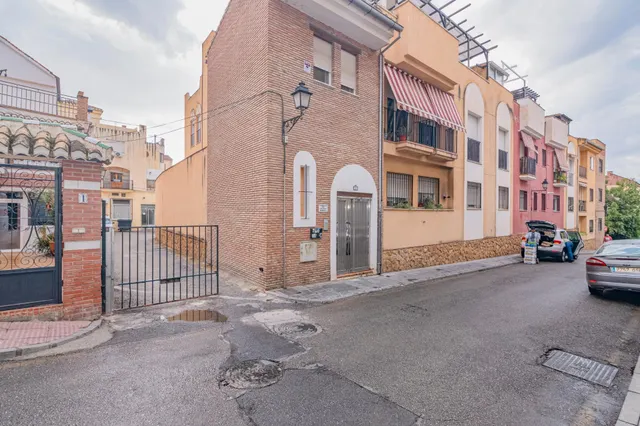 PISO, COCHERA Y TRASTERO EN LA ZUBIA — 30