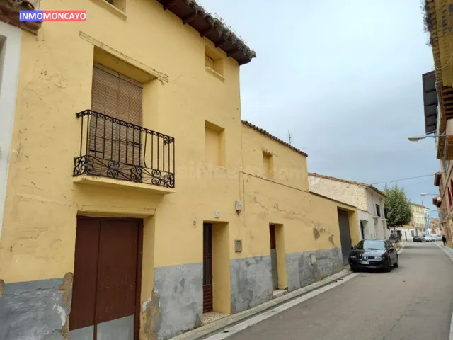 Se vende casa en el centro de Novallas