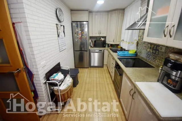 ¡Encantador Chalet! Muy amplio y sofisticado, con gran garaje, terraza, jardín y parcela — 10