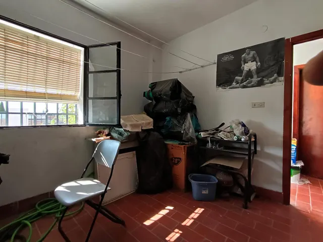 El verdadero lujo en el Realejo es tener tu propia cochera y compartir el edificio con un solo vecino. — 24