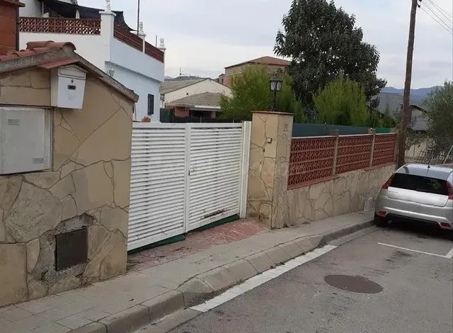 SE VENDE CASA OKUPADA en Segarra Vacarisses (Barcelona) - foto 2