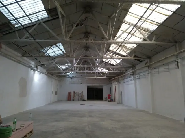 NAVE CON TRASTEROS ALQUILADA EN CERDANYOLA DEL VALLÉS - foto 3