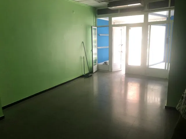 BONITO LOCAL COMERCIAL EN VENTA EN ADRA — 2