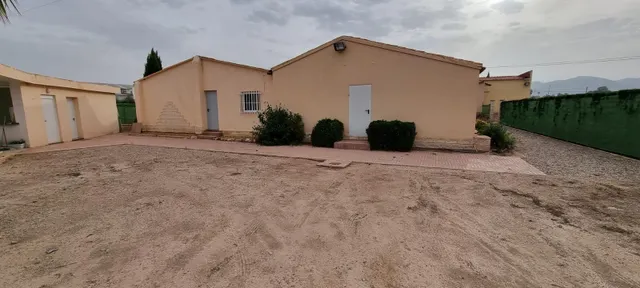 Edificio con piscina — 9