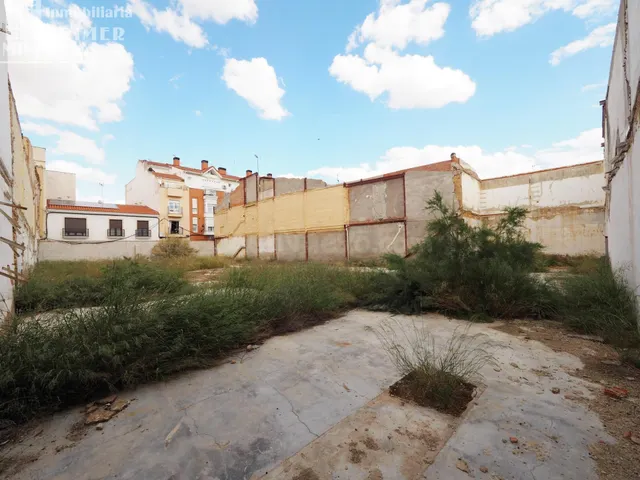 Oportunidad de Inversión: Solar en el Centro de Tomelloso po