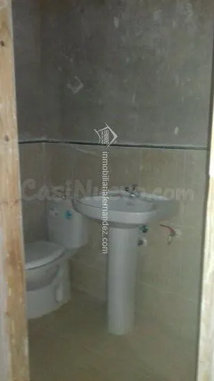 Gran local en pleno centro de Sierra de Fuentes - foto 3