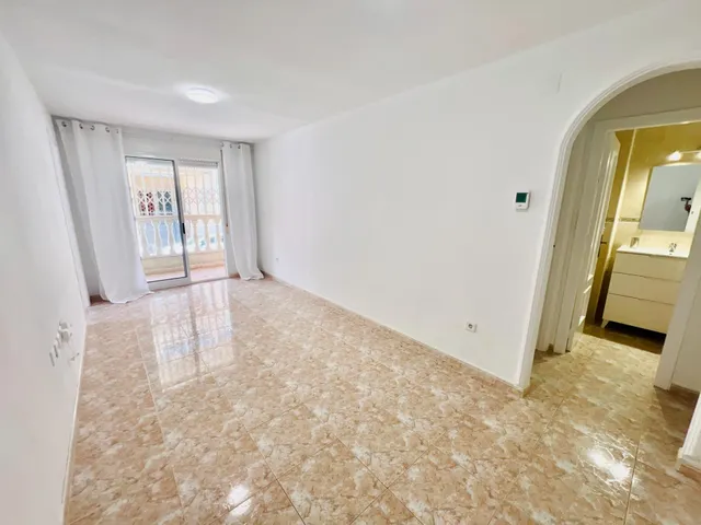 Fabuloso apartamento semi reformado con piscina comunitaria a unos pasos del colegio — 12