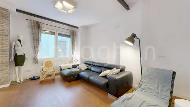 Moderno piso reformado con encanto en Ciutat Vella - foto 4