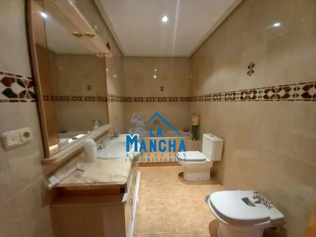 *95.000€* inmobiliaria la mancha vende preciosa casa de 3 habitaciones en el pueblo de Barrax ( Albacete ). — 35