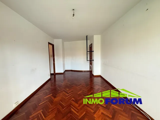 Piso con ASCENSOR en pleno CUATRO CAMINOS - foto 4