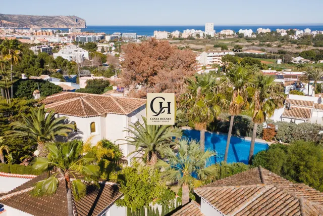 VILLA EXCLUSIVA EN JÁVEA: VISTAS AL MAR Y A 5 MINUTOS DE LA 