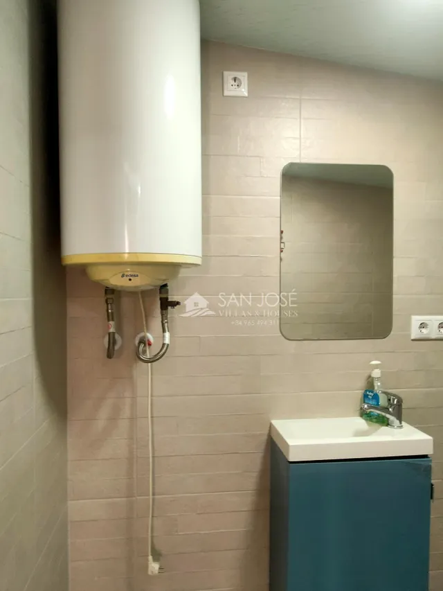 SE VENDE CHALET CON PISCINA EN MUY BUEN ESTADO EN ASPE ZONA DE UCHEL — 33