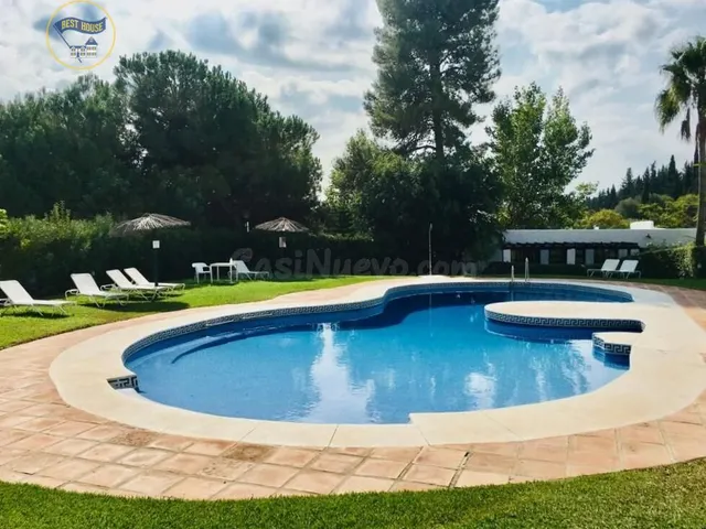 Venta de adosado en prestigiosa urbanización en la Milla de  - foto 4