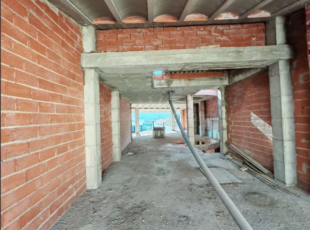 SE VENDE ESTRUCTURA EN ARTANA DE 3 PLANTAS Y PLANTA BAJA — 5