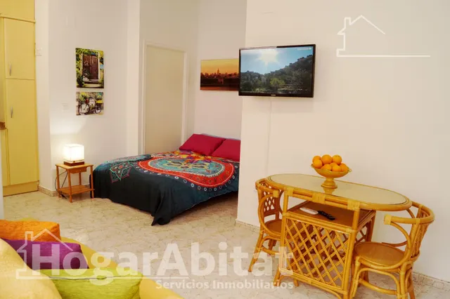 AMPLIA CASA CON DOS TERRAZAS Y BALCÓN EN EL CENTRO — 18