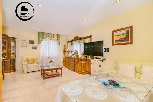 ¡AMPLIA CASA DE 4 DORMITORIOS, 3 BAÑOS Y CALEFACCIÓN CENTRAL EN LA ZUBIA! ✨ — 3