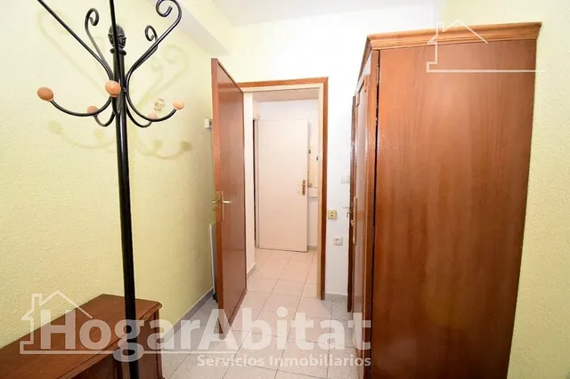 Muy amplio, luminoso y exterior con balcón y garaje, cerca del metro — 16