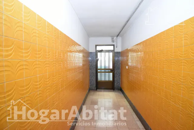 ¡oportunidad! bajo bonito, luminoso y reformado con patio, todo amueblado — 42