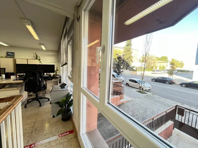 Espectacular local oficina con 170 m2 en Avenida Barcelona zona Esclat — 3