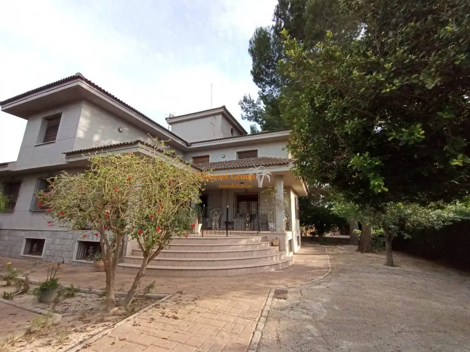 CASA DE CAMPO EN PARCELA CON PISCINA