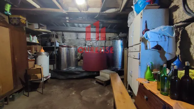 CASA DE PIEDRA CON PATIO Y TERRAZA CON BUENAS VISTAS EN LA ZONA DE CASTRELO. — 13