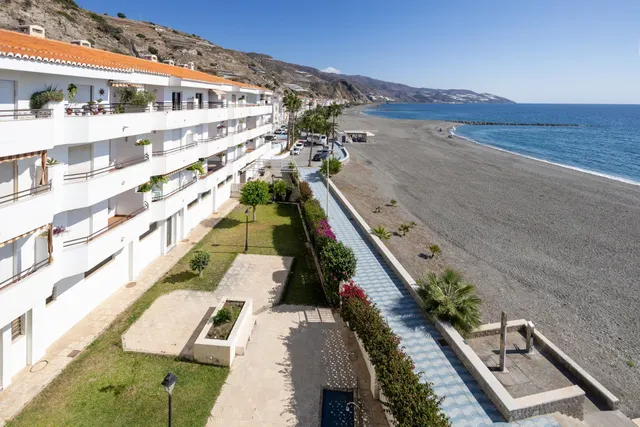 !! IMPRESIONANTE VIVIENDA EN PRIMERA LINEA DE PLAYA !! — 13
