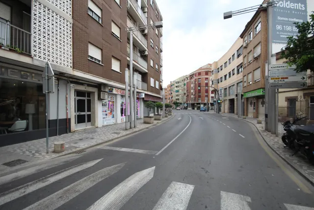 Bajo en esquina para convertir en vivienda o negocio en Alaquàs. con informe de arquitecto — 4