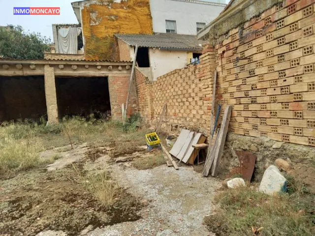 Venta de 280 m2 de solar en Novallas - foto 4