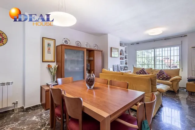 CASA PAREADA EN LA ZUBIA CON PISCINA, ZONA DE BARBACOA Y JARDÍN — 9