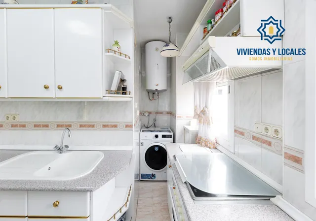 ¡Oportunidad única! Ático de 4 dormitorios y 2 baños con gran terraza frente al Colegio Agustinos (Arabial) — 18