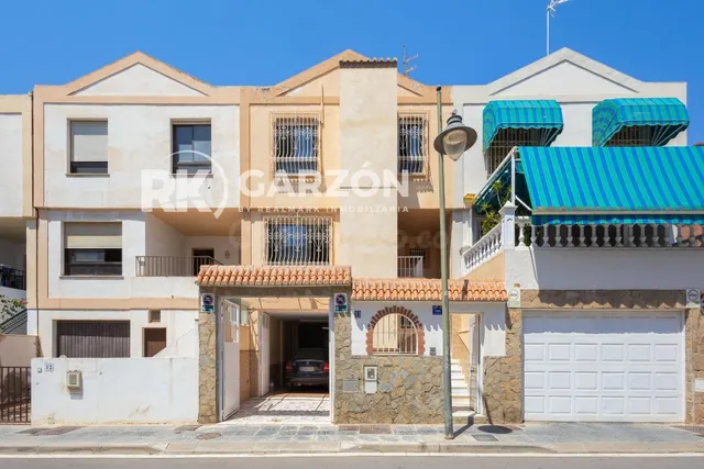 CHALET ADOSADO EN CORTIJO GRANDE CON ASCENSOR Y GARAJE DE 80 - foto 2