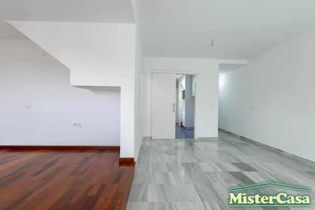 EXCLUSIVA. Zona norte. Ático Dúplex VPO. Terraza-solarium de 52m2. 4 dormitorios, 2 baños. Garaje. — 18