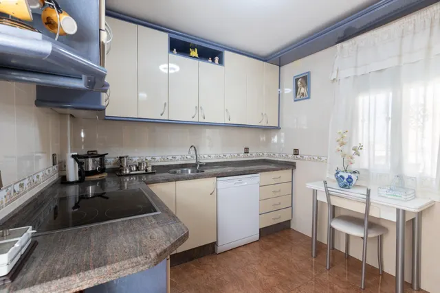 Casa independiente a 5 minutos de Granada en buen estado para entrar a vivir — 29