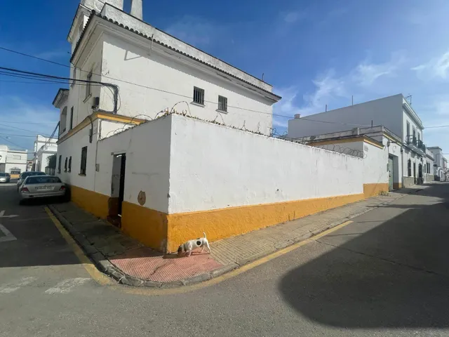 se vende suelo urbano centrico en Barbate — 6