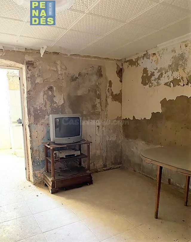 GRAN CASA PARA REFORMAR EN EL CENTRO DE AGULLENT - foto 2
