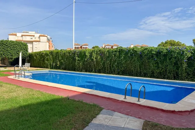MAGNIFICA VIVIENDA ADOSADA CON PISCINA COMUNITARIA, IDONEA COMO VACACIONAL — 50