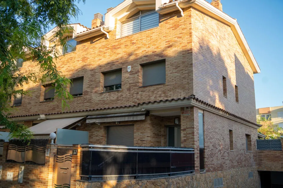 CASA ESQUINERA DE 5 habitaciones EN BARENYS