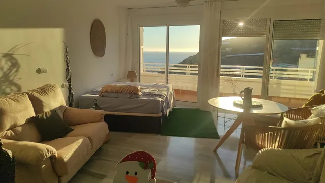 ESTUDIO CON TERRAZA FRENTE AL MAR, GARAJE Y TRASTERO EN CAST - foto 4