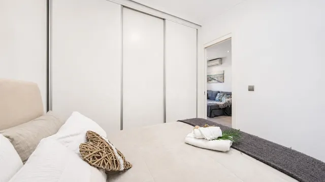 Apartamento reformado con parking en centro Torrevieja - foto 4