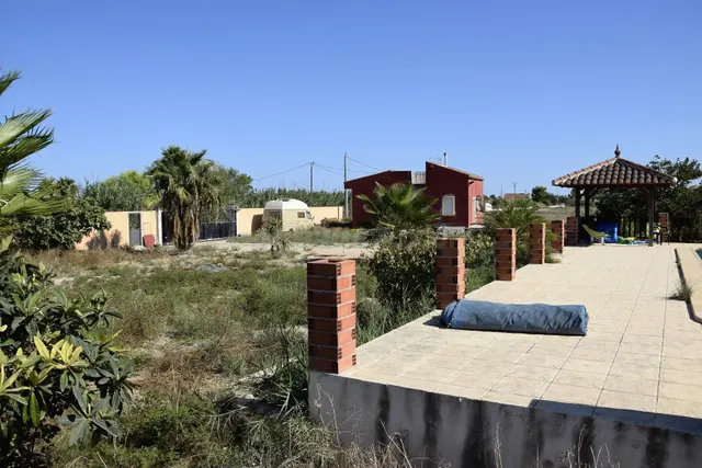 Parcela de 80 tahullas con casa de aperos y piscina en Catra - foto 5
