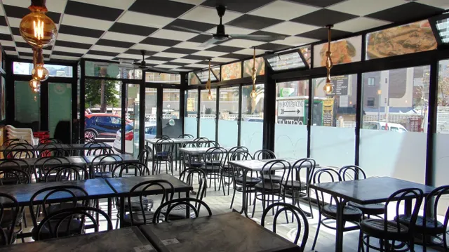 Totalmente reformado local comercial, funcionado como restaurante en zona turística en Levante. — 4