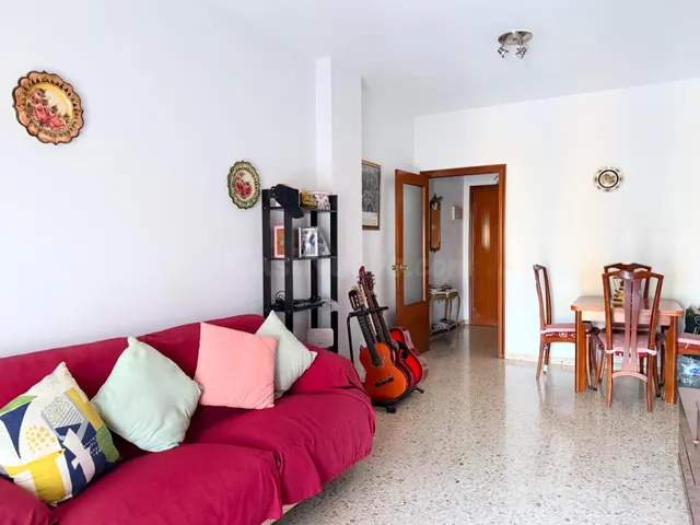 Amplia vivienda de 3 dormitorios con garaje incluida junto a - foto 2