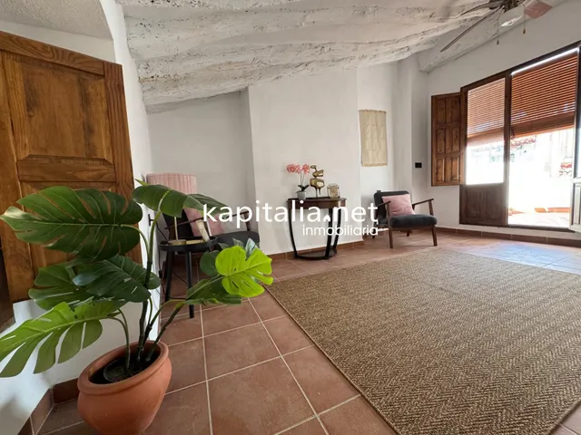 Casa de tres plantas a la venta en Ontinyent - foto 2