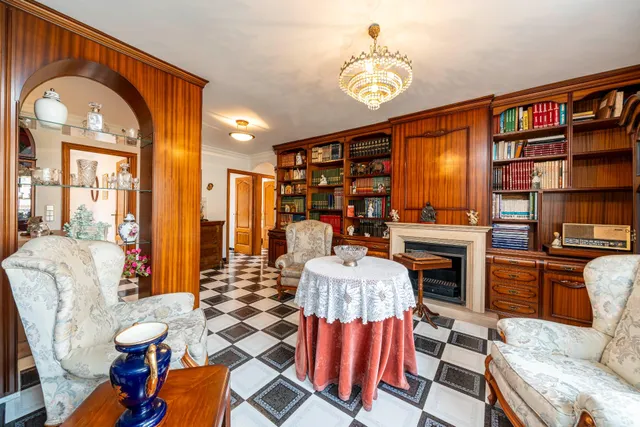 Casa de estilo mallorquín con patio, amplio garaje y terraza solárium — 9